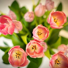 Boeket roze tulpen von Bas van Gelderen