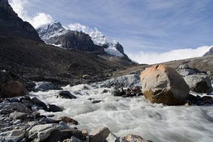 Smeltwater op Icefield Parkway, Canada van Karin Hendriks Fotografie