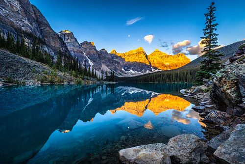 Moraine Lake ( gouden uur) in Canada.