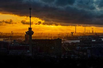 Zonsondergang in Rotterdam van Frans Blok