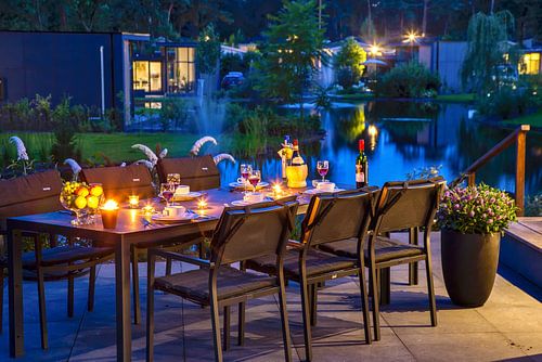 Avond diner aan het water