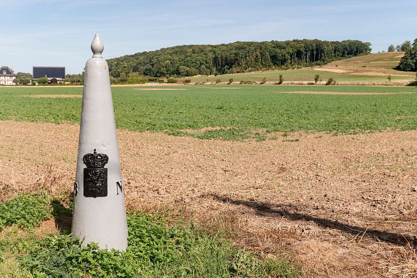 Kanne border post by Richard Wareham