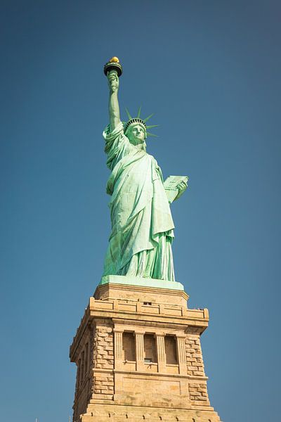 Freiheitsstatue auf Liberty Island, New York City 2024. von Bart van der Heijden