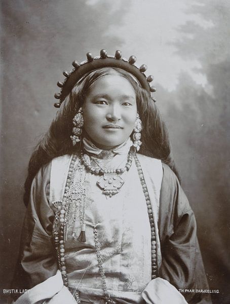 Femme bhutian, Theodor Paar par Vintage Afbeeldingen