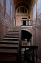 trappenhuis in verlaten villa van urbex lady thumbnail