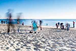 Left on the Beach van Joep Oomen