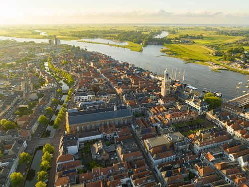 Kampen panorama van boven tijdens zonsondergang