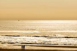 Avondlicht over de Noordzee by Brian Morgan
