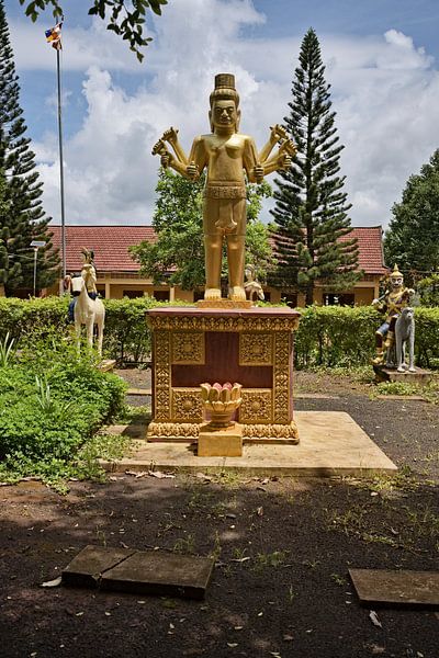 Wat Sen Monorom before the storm by Frank Photos