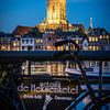 Blauwe Uur Reflecties: De Wilhelminabrug en de IJssel van Bart Ros