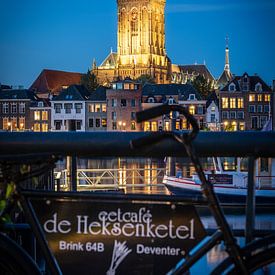 Blauwe Uur Reflecties: De Wilhelminabrug en de IJssel