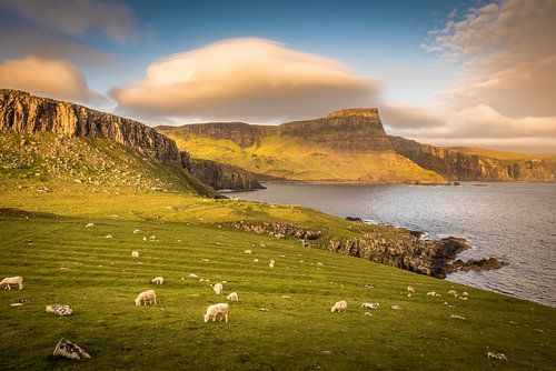 Waterstein Head met Moonen Bay bij Neist Cliff, Isle of Skye