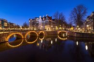 The blue hour of Amsterdam van Oscar Beins thumbnail