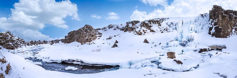 ISLAND Öxarárfoss im Winter | Panorama von Melanie Viola