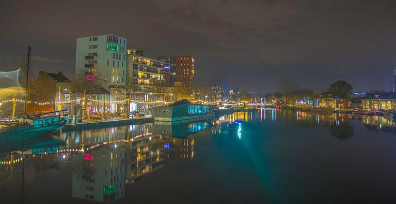 Avond aan de haven  by Freddie de Roeck