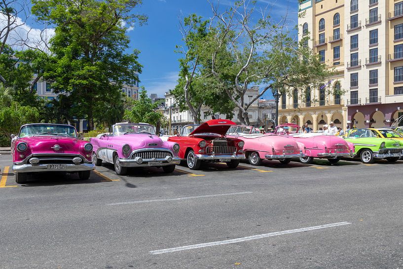 Veel klassieke auto's in Havana van Tilo Grellmann