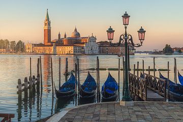 Venise San Giorgio Maggiore dans sa première lumière sur Jean Claude Castor
