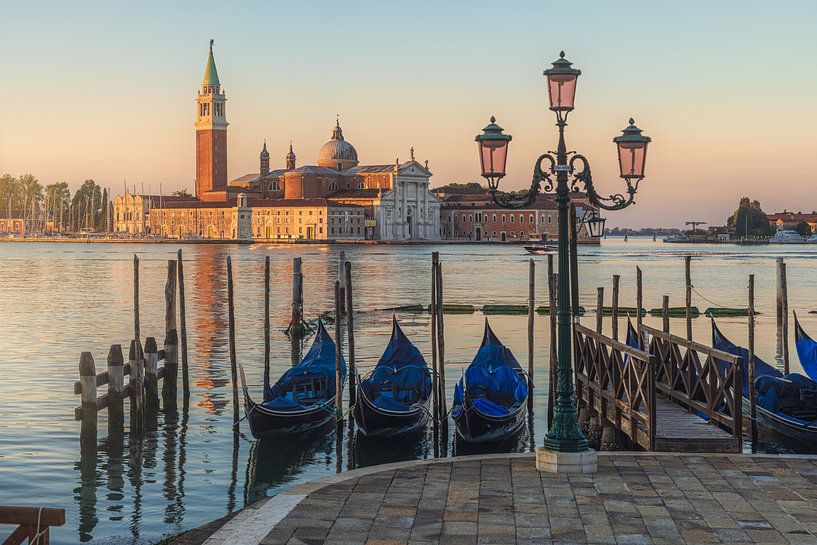 Venedig San Giorgio Maggiore im ersten Licht von Jean Claude Castor