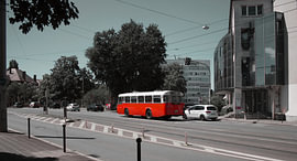 Ein Bus im Verkehr von Armanto Brouka