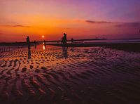 Purple skies by the sea