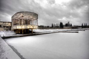 The pavilion on the pool  van Patrick LR Verbeeck