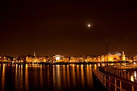 Amsterdam by night by Erik Doddema