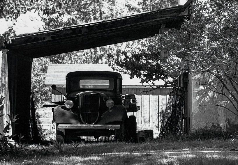 Vieux pick-up sur un site désert dans le nord des États-Unis. par Gerwin Schadl