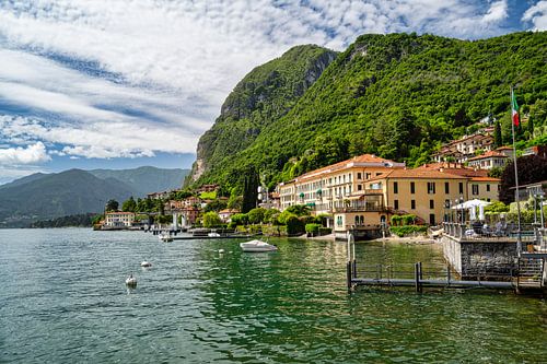 Uitzicht over het Comomeer bij Menaggio in Italië