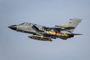 Mit Nachbrenner abheben! Ein deutscher Panavia Tornado hebt vom Flugplatz Kleine Brogel in Richtung 