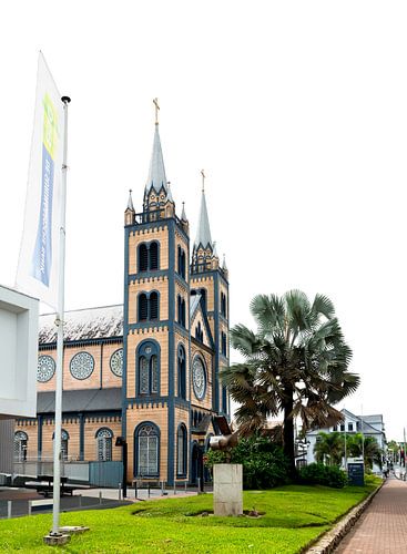 De Sint-Petrus-en-Pauluskathedraal in de Henck Arronstraat te Paramaribo
