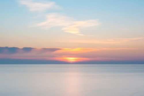 Dynamischer, stiller, farbiger Sonnenuntergang