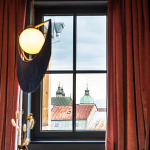 Raam met uitzicht op Innsbruck