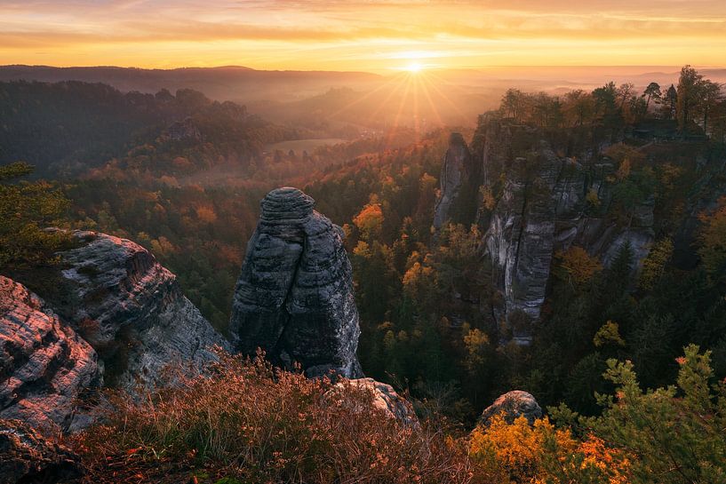 Ein goldener Sonnenaufgang in der Sächsischen Schweiz von Daniel Gastager