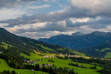 Prachtig alpenpanorama in Vorarlberg van Oliver Hlavaty