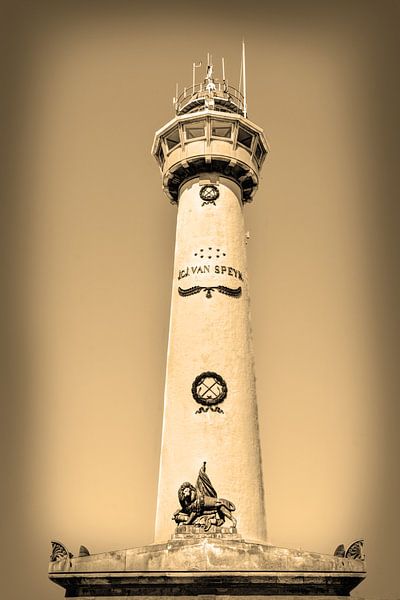 Egmond aan Zee Strand Leuchtturm Sepia von Hendrik-Jan Kornelis