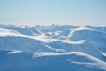 Winterlandschap boven Tromso Noorwegen van Leo Schindzielorz