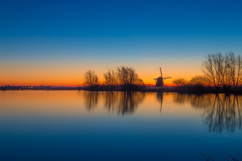 Red glow well before sunrise by Ab Donker