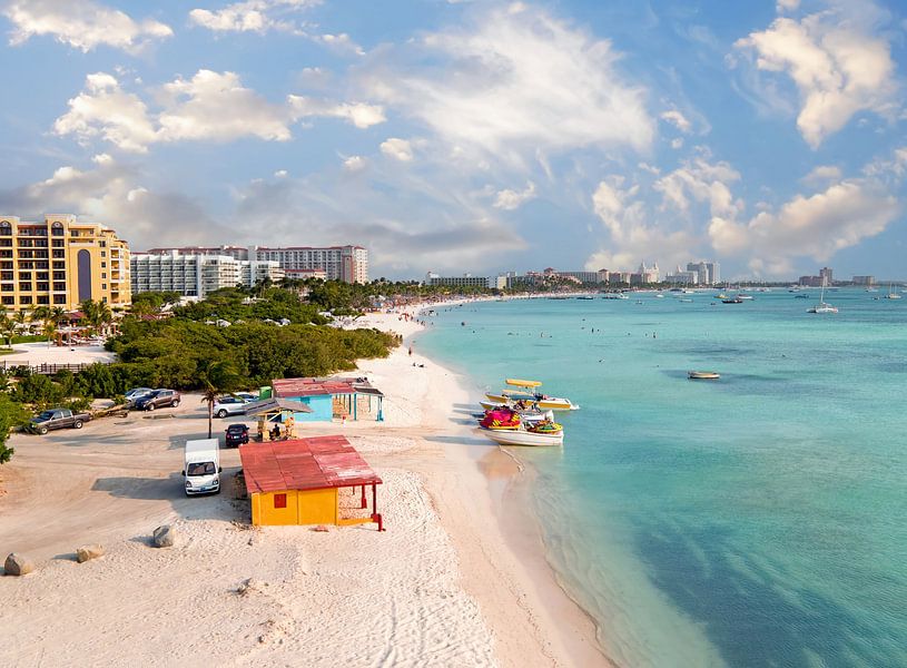 Luftaufnahme von Palm Beach auf Aruba im Karibischen Meer von Eye on You