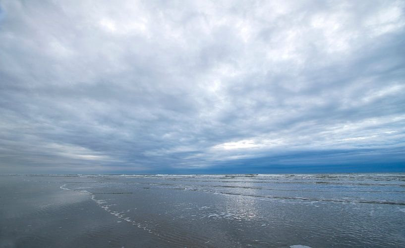 beweging in de wolken op het strand van Karijn | Fine art Natuur en Reis Fotografie