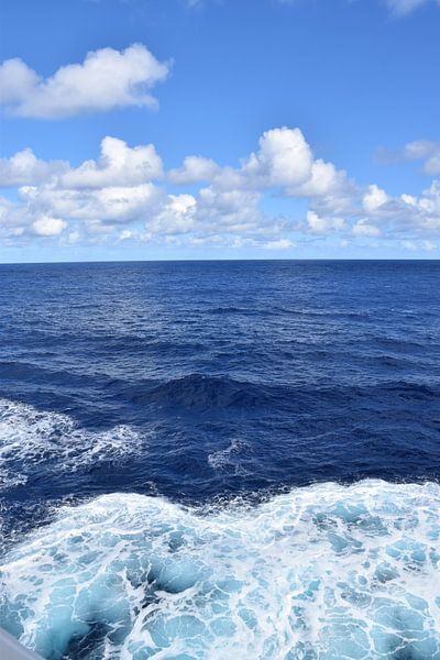 Das Meer unter blauem Himmel von Claude Laprise
