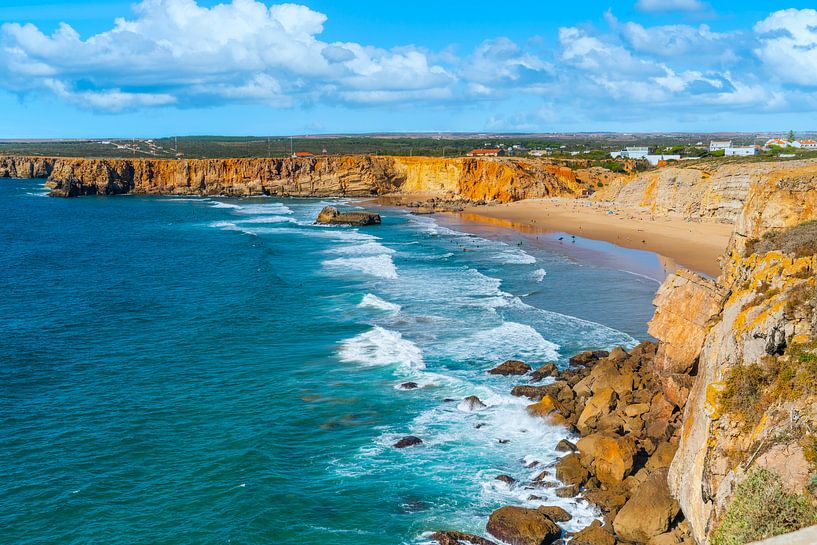 Kustlijn in het uiterste puntje van de portugese kust bij Sagres in de Algarve van Ivo de Rooij