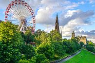 Reuzenrad en Scott Monument in Edinburgh, Schotland by Arjan Schalken thumbnail