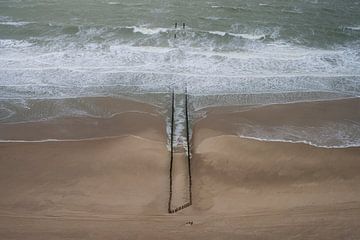 Breakwater by the sea by Thom Brouwer