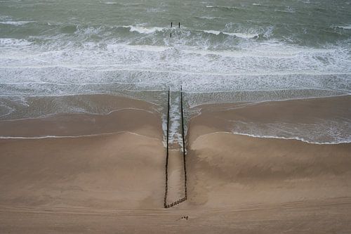 Brise-lames en bord de mer sur Thom Brouwer
