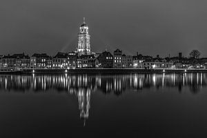 Deventer Skyline mit Lebuïnus Kirche am Abend