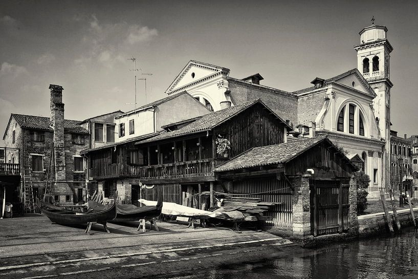 Gondelwerf @ Venetië van Rob Boon