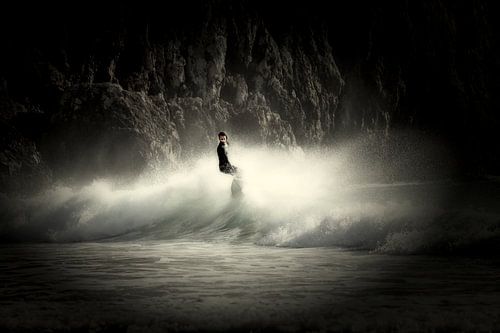 Surfer - surfer sur les vagues de Beliche