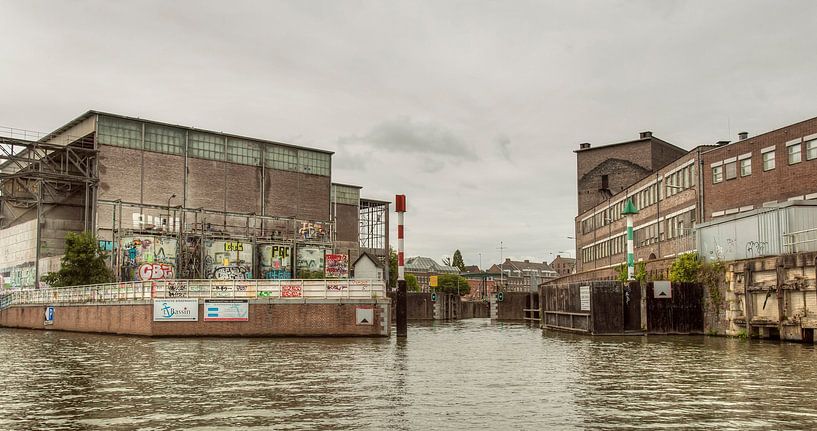 Kraakpand Landbouwbelang in Maastricht by John Kreukniet