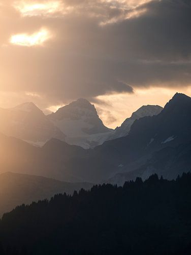 Lever de soleil dans les montagnes - Les Gets, France