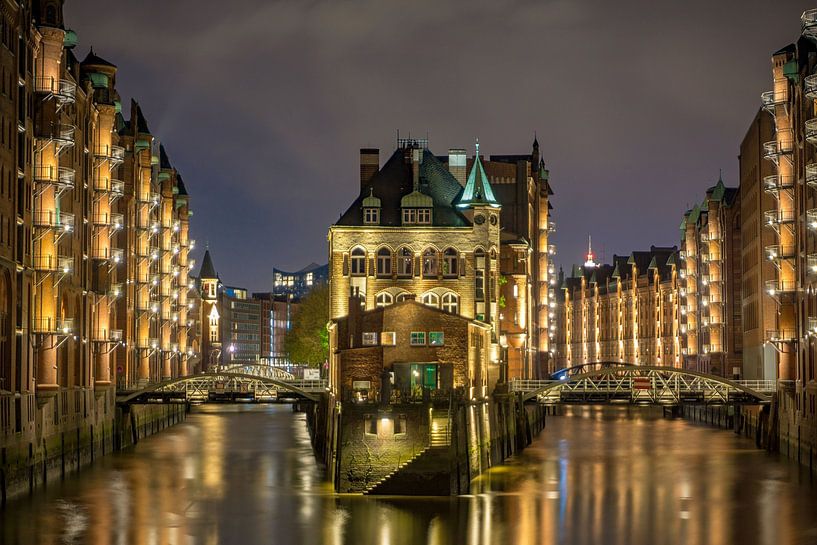 Hamburg by Hello Pompoyo